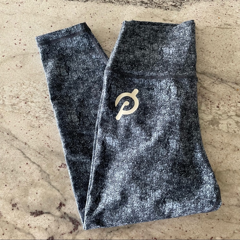 Peloton Blue Cadence Capri Workout Bottoms MEDIUM